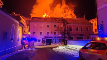 Bild: Kreisbrandinspektion Cham
In Waldmünchen kam es in der Nacht zum Dienstag zu einem Brand im Bereich der Innenstadt.