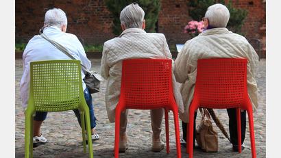 Bild: Jens Wolf/ZB/dpa
Mit der Mütterrente III fällt der Unterschied zwischen Kindern, die vor und nach 1992 geboren wurden, bei der Anerkennung der Erziehungszeiten weg. (Symbolfoto)