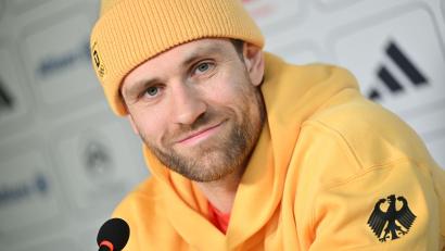Bild: Peter Kneffel/dpa
Leon Draisaitl lehnt die Superstar-Rolle im deutschen Eishockeyteam ab.