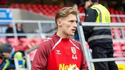Bild: Sascha Janne
Jahn-Akteur Malte Karbstein beim Aufwärmen vor dem Spiel gegen Viktoria Köln.