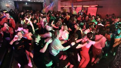 Bild: gsp
Die Polonaise für alle ist das Finale zum Abschluss des Live-Konzerts der "Funky Blues Rabbits".