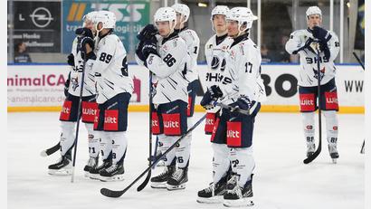 Bild: Thomas Heide
Nach der Niederlage in Weißwasser, der vierten in Folge, schauten die Spieler der Blue Devils Weiden bedröppelt drein.
