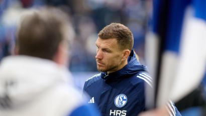 Bild: Bernd Thissen/dpa
Zwei Tore von Schalkes Edin Dzeko reichten nicht für den Sieg.