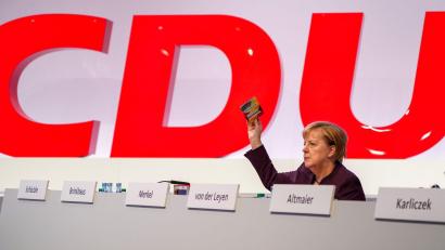 Bild: Kay Nietfeld/dpa
Zuletzt nahm Merkel 2019 physisch an einem Parteitag teil.