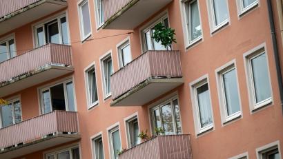 Bild: Peter Kneffel/dpa
Wohnungen grundlos leer stehen lassen? Das soll teuer werden, fordern die Landtags-Grünen. (Symbolbild)