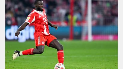 Bild: Sven Hoppe/dpa
Kurz vor der Verlängerung: Dayot Upamecano.