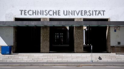 Bild: Sven Hoppe/dpa
Die Technische Universität München will mit der Universität der Bundeswehr und Partnern aus der Rüstungsindustrie ihre Aktivitäten bei der Forschung in den Bereichen Sicherheit und Verteidigung intensivieren. (Archivbild)