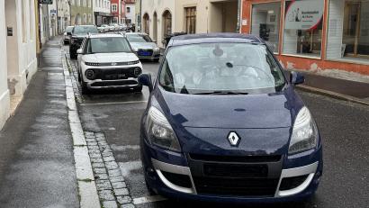 Symbolbild: Stephan Huber
Die allgemeine Stellplatzpflicht der Bauordnung fällt weg, stattdessen legen Kommunen (hier ein Bild aus Amberg) über lokale Satzungen die Höchstgrenzen fest.