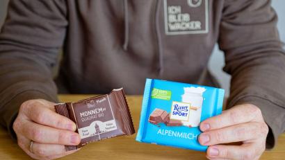 Bild: Uwe Anspach/dpa
Ritter Sport sieht durch den Haferriegel nach eigenen Angaben seine Marke bedroht. (Archivbild)