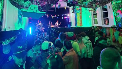 Bild: Fabian Balk 
Beim Schützenball eroberten Gäste mit vielfältigen Kostümen die „Alte Turnhalle“.