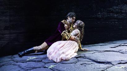 Bild: Geoffroy Schied/Bayerische Staatsoper/dpa
Jonathan Tetelman und Olga Kulchynska wurden vom Publikum gefeiert.