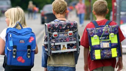 Symbolbild: Patrick Seeger/dpa
Gut 1,7 Millionen Schüler starten in Bayern am 16. September in das neue Schuljahr - so viele wie noch nie.