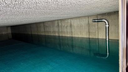 Bild: Gabi Schönberger
Der neue Hochbehälter in Neustadt/WN sorgt dafür, das unten in der Stadt aus jedem Hahn Trinkwasser fließt. Die Kosten müssen die Bürger zahlen. Der Stadtrat sprach sich jetzt für ein Splitting über eine Umlage und den Wasserpreis aus.