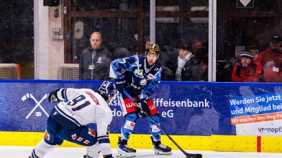 Bild: Werner Moller
Emotionaler Leistungsträger: Luca Gläser machte seinen Schiedsrichter-Ärger am Sonntagabend nach der Partie in Weißwasser öffentlich Luft. Das könnte schwerwiegende Folgen haben.