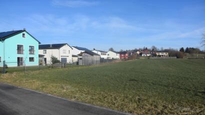 Bild: fz
An die Bebauung in Püchersreuth schließt südlich das neue Baugebiet im Kastanienweg im beschleunigten Verfahren an. Das Baurecht besteht bereits.