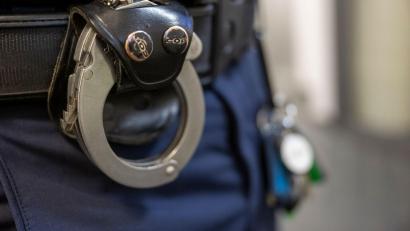 Bild: Peter Kneffel/dpa
Die Polizei ermittelt jetzt, worum es sich bei dem versprühten Stoff handelt. (Symbolbild)