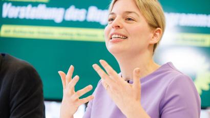 Bild: Lukas Barth/dpa
„Frieden gibt es nicht mehr zum Nulltarif“, erklärte Fraktionschefin Katharina Schulze.