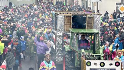 Archivbild: Stefanie Gradl
Vilseck feiert Fasching – auch diesmal mit einem großen Faschingszug und anschließender Party auf dem Marktplatz.