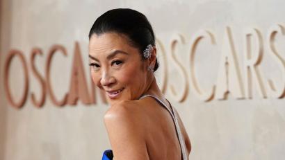 Bild: Jordan Strauss/Invision/dpa
Michelle Yeoh wird in Hollywood mit einem Stern gefeiert. (Archivbild)