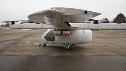 Bild: Ehsan Monajati/dpa
Ein Prototyp des fliegenden Krankenwagens, den das oberbayerische Start-Up ERC System in Kooperation mit der Luftrettung DRF entwickelt.