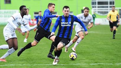 Bild: Gerhard Büttner
Im Rückspiel der Bayernliga Nord siegte der FC Ingolstadt II (weiße Trikots) im November bei der SpVgg SV Weiden mit 3:0. Am Mittwochabend testen beide Teams am Wasserwerk.