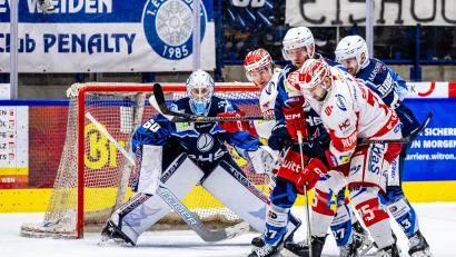 Bild: Tobias Neubert
Die Blue Devils Weiden haben das Heimspiel gegen die Eispiraten Crimmitschau am Dienstagabend mit 1:2 verloren. Der Abstand auf Rang zehn beträgt damit nun acht Punkte.