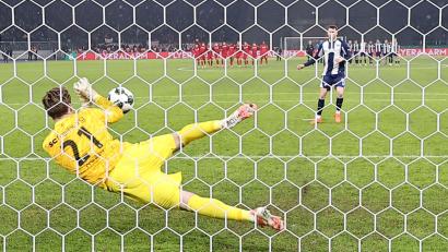 Bild: Andreas Gora/dpa
Klemens verschoss den entscheidenden Strafstoß.