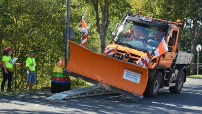 Bild: jr
Von den Fahrern der großen Maschinen war Präzisionsarbeit gefragt.
