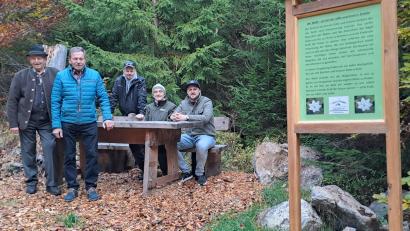 Bild: gis
Von links: Konrad Kastl, Edgar Eckert, Rainer Sauer, Werner Schmidt und Bürgermeister Sebastian Voit.