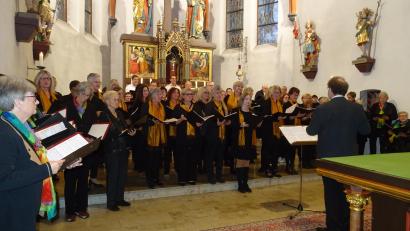 Bild: Alfons Prechtl
Ein gewaltiger Schlusschor unter der Leitung von Berthold Strahl setzte den Endpunkt eines freudigen Konzerts.
