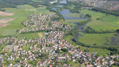 Archivbild: Michael Ascherl
Fünf Listen und zwei Bürgermeisterkandidaten treten in Mantel zur Wahl an. Einig sind sich alle, dass unter anderem die Umgestaltung der Ortsmitte in den nächsten Jahren angegangen werden muss.
