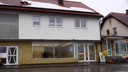 Bild: bkr
Die Umbauarbeiten an Ritas Dorfladen zu einem 24/7-Laden sind bereits im Gange. Der Gemeinderat sieht darin einen wichtigen Schritt, die Nahversorgung rund um die Uhr zu sichern.