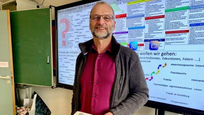 Bild: Gabi Schönberger
Karlheinz Binner hat als Leiter der Caritas-Fachakademie für Sozialpädagogik dort unter anderem die Teilzeitausbildung eingeführt. Nach elf Jahren gab er seine Führungsposition im Sommer auf, um mehr von dem zu machen, was ihm wichtig ist: Unterricht.