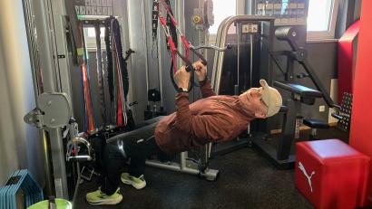 Bild: lnz
Fitness- und Motivationstrainer Harald Fichtner betreibt in Tirschenreuth ein Fitnessstudio. Im Herbst 2025 brachte er ein Buch auf den Markt, aktuell arbeitet er schon am nächsten.