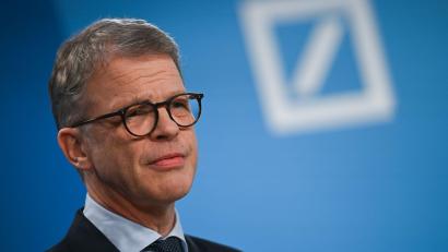 Bild: Florian Wiegand/dpa
„Europa spielt unter seinen Möglichkeiten“: Deutsche-Bank-Chef Sewing dringt auf Reformen. (Archivbild)