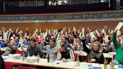 Bild: A. Schwarzmeier
Die Vereinsdelegierten des Fußballkreises Amberg/Weiden wählten beim Kreistag ihre Führungsmannschaft für die kommenden vier Jahre.