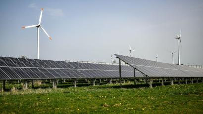 Bild: Jan Woitas/dpa
Viele Menschen verbinden die Energiewende der Umfrage zufolge tendenziell eher mit Risiken als mit Chancen. (Symbolbild)