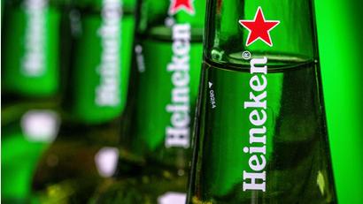 Bild: J. David Ake/AP
Heineken will nach eigenen Angaben jährlich 400 bis 500 Millionen Euro sparen.