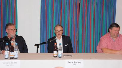 Bild: Konrad Rosner
Bei der Podiumsdiskussion vor den Kommunalwahlen (von links): Die drei Bürgermeisterkandidaten Johann Wurm, Bernd Sommer und Helmut Zeitler.