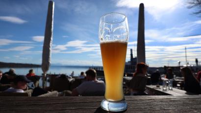 Bild: Karl-Josef Hildenbrand/dpa
Die Umsätze der bayerischen Gastronomen sind im vergangenen Jahr nur aufgrund von Preiserhöhungen gestiegen (Archivbild).