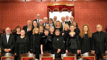 Archivbild: Peter Ringeisen
Die Amberger Chorgemeinschaft mit ihrem Leiter Dieter Müller (ganz rechts) anlässlich des Festkonzerts zur Feier des Städtepartnerschaftsjubiläums mit Périgueux im Oktober 2025.