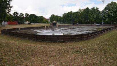 Bild: ak
Die Eisbahn bei der Sportarena. Um diesen Bereich geht es im dritten Bauabschnitt des ISEK-Projekts "Lebendige Ortsmitte" in Speichersdorf.