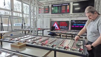 Bild: Lowak
LED-Anzeigen unterschiedlichster Art werden bei Microsyst in Neuhaus gefertigt.