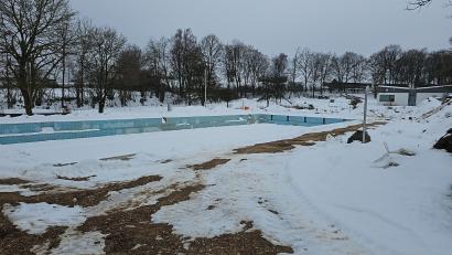 Bild: sche
Es gibt Verzögerungen bei der Sanierung des Freudenberger Freibades. Unklar ist, ob es 2026 überhaupt eröffnet.