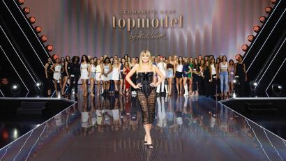 Bild: Daniel Graf/ProSieben/dpa
Mehrere hundert Model-Anwärterinnen sind zum offenen Casting gekommen.