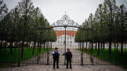 Bild: Kay Nietfeld/dpa
Schloss Meseberg wurde seit 2007 unter anderem für Empfänge von Staats- und Regierungschefs, aber auch für Kabinettsklausuren genutzt. (Archivbild)