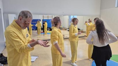 Bild: Florian Wein/OVIGO Theater
Spannende Einblicke: Eine Kostümprobe für „Das Experiment“ des Ovigo-Theaters.