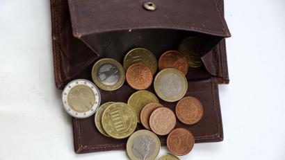 Symbolbild: bkr
Der Rechnungsprüfungsausschuss achtet auf den Geldbeutel der Gemeinde Immenreuth. Er fordert zur Sparsamkeit auf, um die steigende Pro-Kopf-Verschuldung in den Griff zu bekommen.