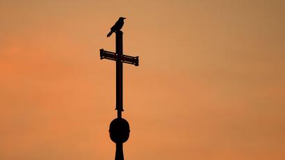 Bild: Julian Stratenschulte/dpa
Die evangelische Kirche in Bayern überprüft ihre Medienarbeit. (Symbolbild)