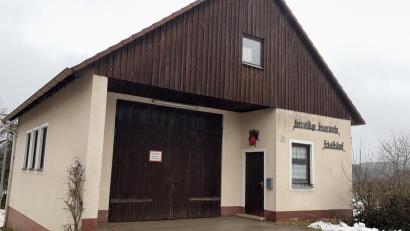 Bild: ge
Hier im alten Feuerwehrhaus Eckeltshof will die Dorfgemeinschaft künftig ihre geselligen Abende abhalten. Eine beantragte Umnutzung zur eventuellen Obdachlosenunterkunft segnete der Gemeinderat nicht ab.